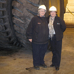 Animation: industrial wireless communications, wireless communications in a mine, engineers working on mobile networks, mesh radio network, microwave communications